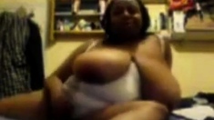 Big Titty Black Bbw Playing On Cam
