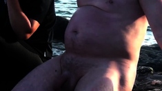 Frun Ger Ett Strandjobb.