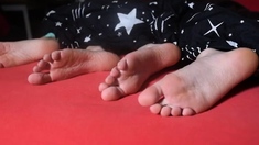 Czech Soles - Mother and daughter cuddly bare feet in bed