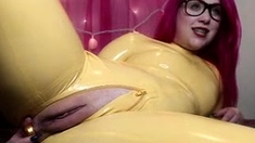 Amateur cd in latex masturbating dildoing