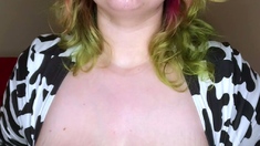 Hot Amateur Shakes Her Big Boobs