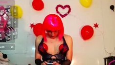 Amateur Redhead Jacqueline With Glasses Masturbates