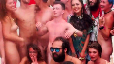 Nude bei Festival