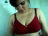 Bangla desi girl showing big boobs in bra